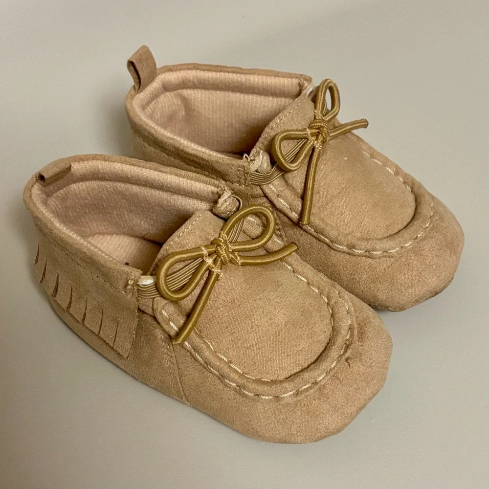 Oshkosh B’gosh Baby Moccasin Beige Crib Shoes - Size 4